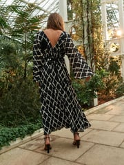 Black/White Wide Sleeve V-Neck Textured Dress - Image 3 of 6