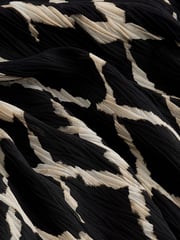 Black/White Wide Sleeve V-Neck Textured Dress - Image 6 of 6