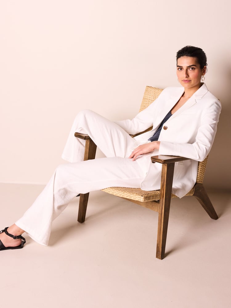 White Three-Button Detail Longline Blazer - Image 2 of 7
