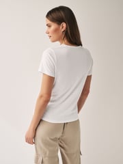 Schwarz/Weiß/Koralle/Streifen/Kobalt - T-Shirt mit Rundhalsausschnitt und hohem Baumwollanteil im 5er-Pack - Bild 4 von 10