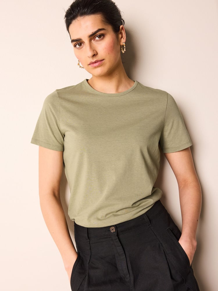 Olivgrün - The Everyday T-Shirt mit Rundhalsausschnitt und kurzen Ärmeln aus reicher Baumwolle - Bild 1 von 5 Olivgrün - The Everyday T-Shirt mit Rundhalsausschnitt und kurzen Ärmeln aus reicher Baumwolle - Bild 1 von 5
