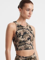 The Upside Kurzes Tanktop in Camouflage - Bild 1 von 5