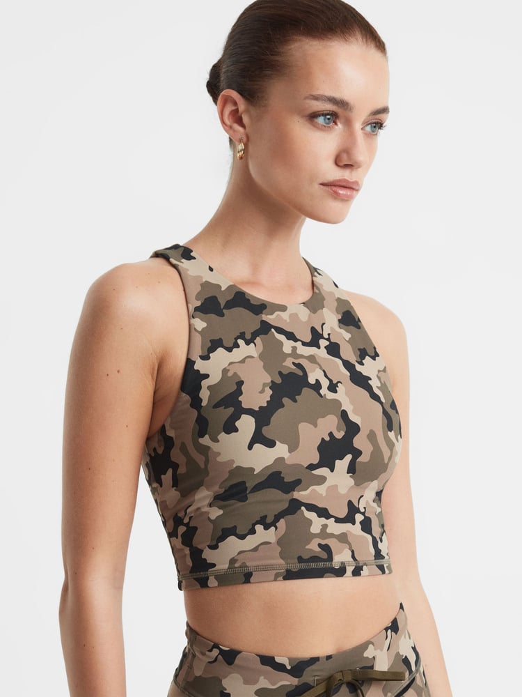 The Upside Kurzes Tanktop in Camouflage - Bild 1 von 5
