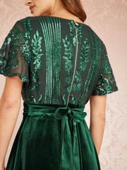 Yumi Green Embellished Velvet Wrap Skater Midi Dress - Image 4 of 5