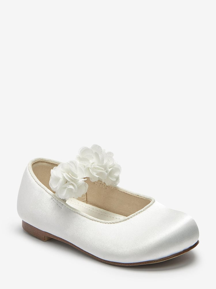 Schmutzabweisendes Satin, Weiss - Bridesmaid Collection Festliche Mary-Jane-Schuhe mit Zierblume - Bild 5 von 5 Schmutzabweisendes Satin, Weiss - Bridesmaid Collection Festliche Mary-Jane-Schuhe mit Zierblume - Bild 5 von 5