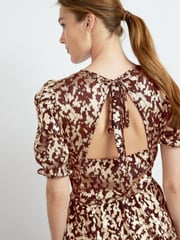 Brown Foil Print Plissé Tiered Short Sleeve Midi Dress - Image 4 of 5